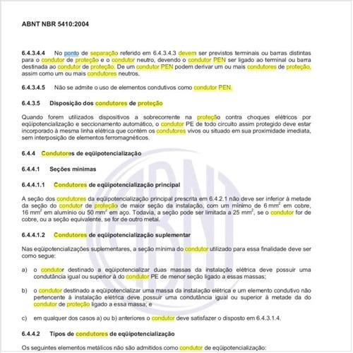 No ponto de separação do condutor PEN em dois condutores, como devem ser feitas as conexões do condutor de proteção e do condutor neutro?