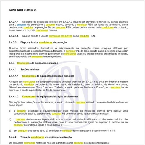 Qual a prescrição sobre elementos condutivos em relação ao condutor PEN?