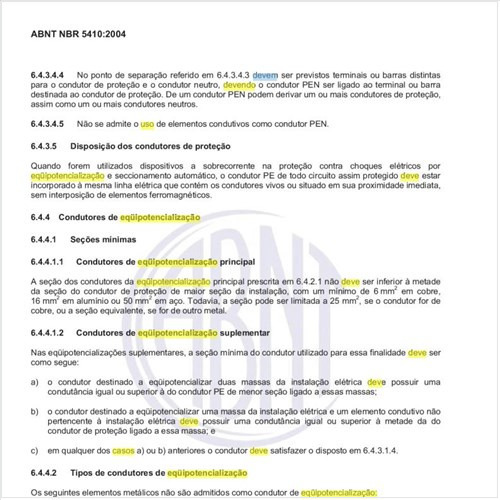 Como deve ser constituída a equipotencialização funcional no caso de edificações com uso extensivo de equipamentos de tecnologia da informação (ETI)?