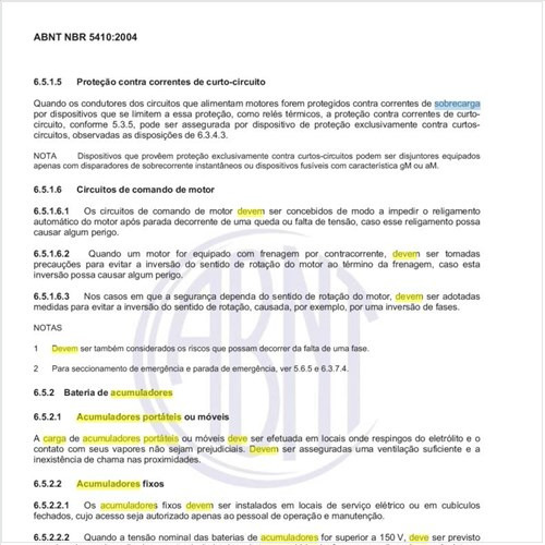 Em que condições deve ser feita a carga de acumuladores portáteis ou móveis?