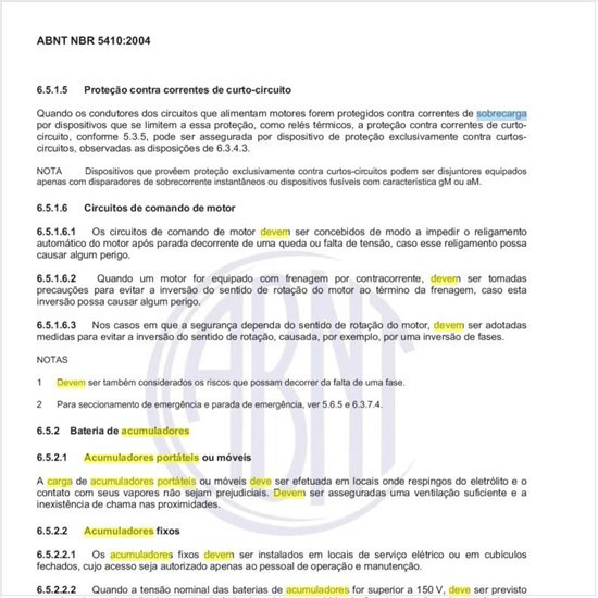 Em que condições deve ser feita a carga de acumuladores portáteis ou móveis?