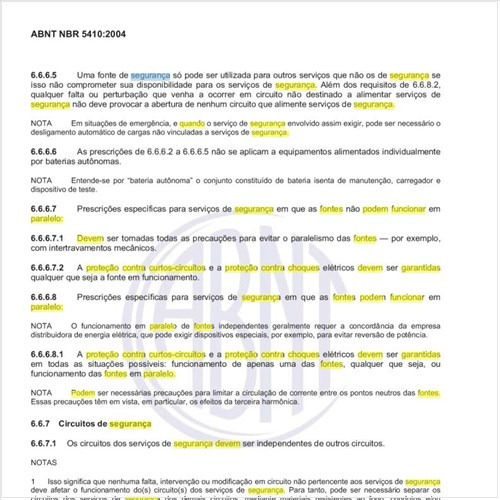 Quando as fontes de segurança podem funcionar em paralelo, como devem ser garantidas a proteção contra curtos-circuitos e a proteção contra choques elétricos?