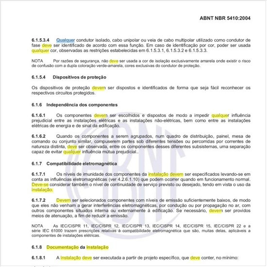 Em base a qual documentação da instalação, a ser fornecida ao pessoal encarregado da verificação, deve se basear a verificação?