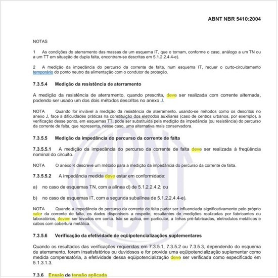 Para que conjuntos ou montagens deve ser realizado o ensaio de tensão aplicada, e qual o valor da tensão de ensaio e o tempo de aplicação de ensaio?