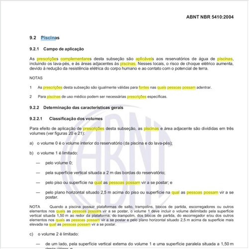Qual é a abrangência das prescrições complementares aplicáveis às instalações elétricas em piscinas ou fontes nas quais pessoas possam adentrar?