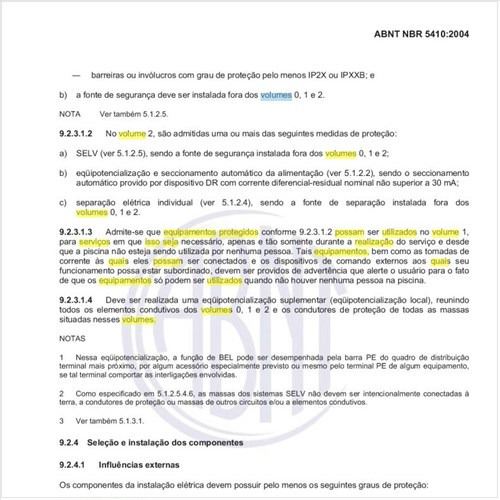 Quais as condições para que equipamentos protegidos possam ser utilizados no volume 1 de piscinas, para a realização de serviços em que isso seja necessário?