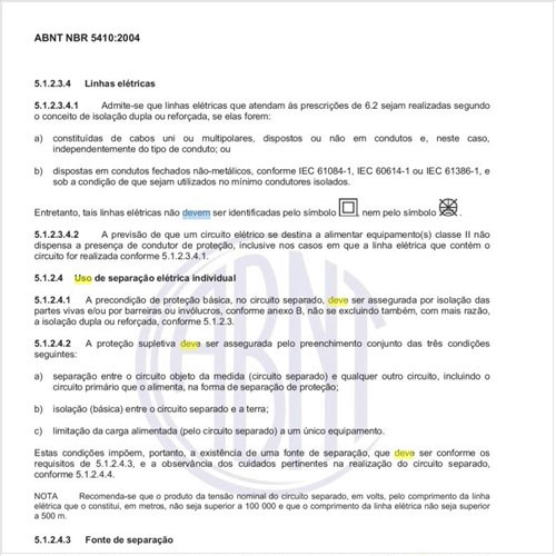 Com o uso de que deve ser provida a alimentação de ferramentas portáteis e de aparelhos de medição portáteis?