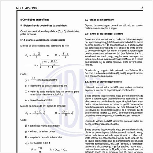 Quais as condições específicas que devem ser adotadas nos planos de amostragem para inspeção de variáveis?