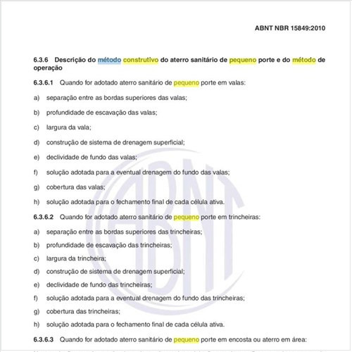Como pode ser descrito o método construtivo de aterros sanitários de pequeno porte?