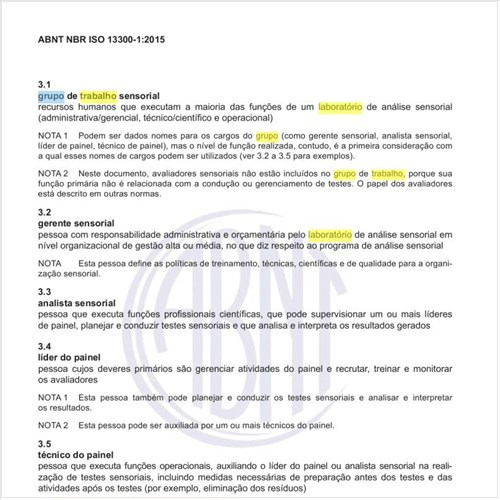 Quais as responsabilidades e as competências do grupo de trabalho em um laboratório de avaliação sensorial?