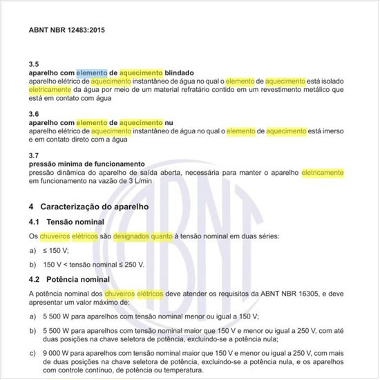 Como podem ser designados os chuveiros elétricos quanto ao elemento de aquecimento e ao invólucro?