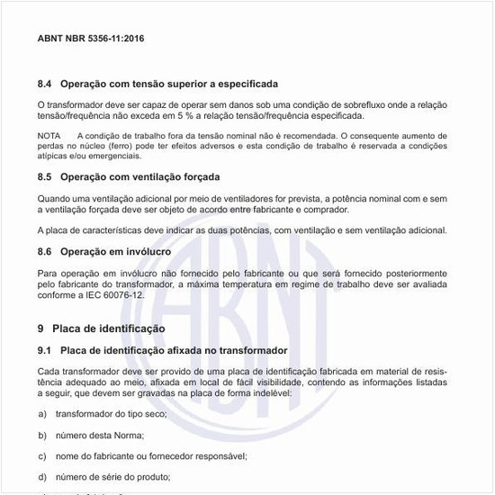 O que deve contar a placa de identificação afixada no transformador?