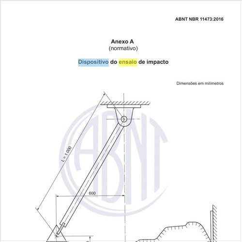 Qual a característica do dispositivo do ensaio de impacto?