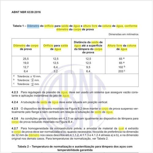 Qual o diâmetro do orifício para saída de água e altura livre da coluna de água, conforme diâmetro do corpo de prova?