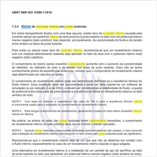 Quais os riscos de corrosão interna em juntas isolantes?