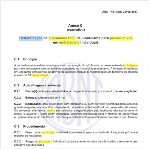 Como deve ser feita a determinação da quantidade total de lubrificante para preservativos em embalagens individuais?