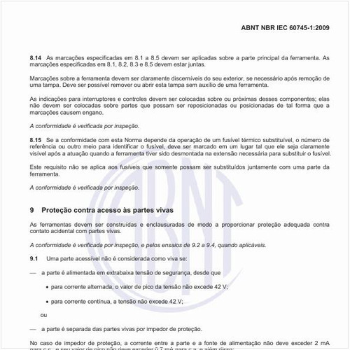 Como deve ser feita a proteção contra acesso às partes vivas?