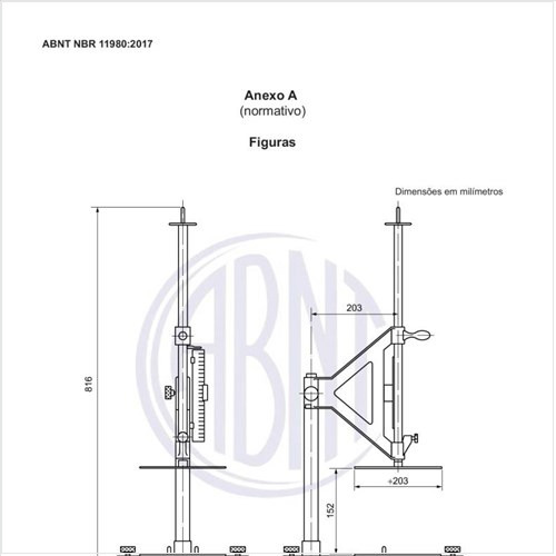 Como deve ser o equipamento para determinação da consistência pelo método de deformação?