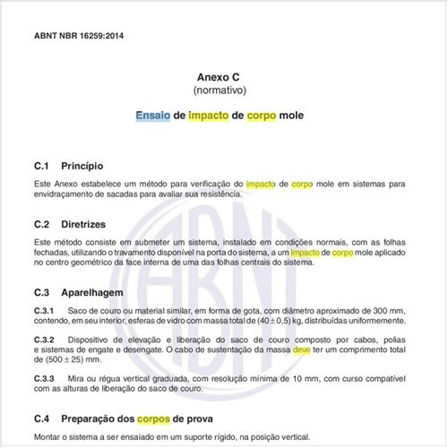 Como deve ser executado o ensaio de impacto de corpo mole?