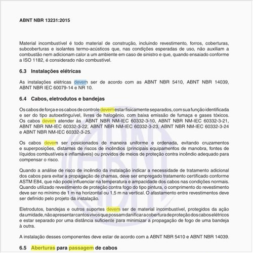 Como devem ser executadas as aberturas para passagem de cabos?