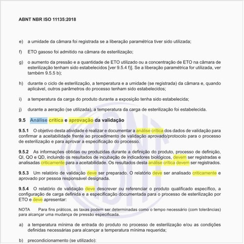 Como deve ser realizada a análise crítica e aprovação da validação?