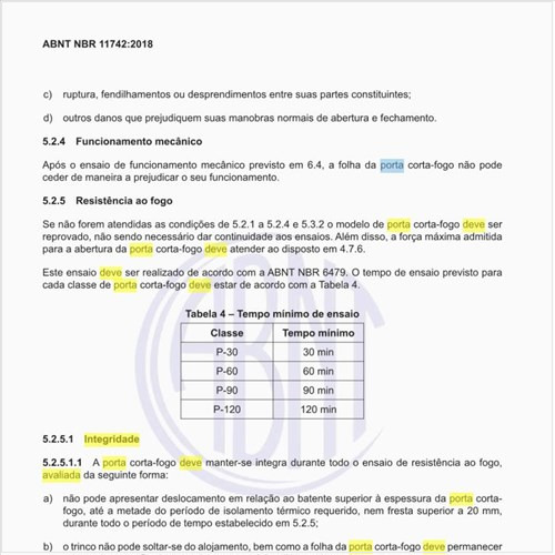 Como deve ser avaliada a integridade da porta corta-fogo?