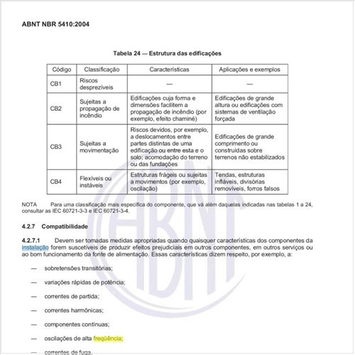 Com que objetivo deve-se estimar a frequência e a qualidade da manutenção com que a instalação pode contar ao longo de sua vida útil?