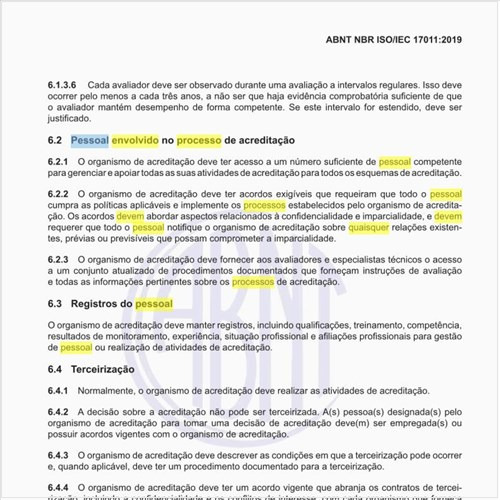 Quais devem ser as características do pessoal envolvido no processo de acreditação?