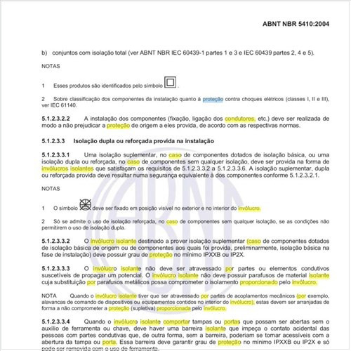 Como proceder caso seja necessária a travessia do invólucro isolante por condutores de proteção integrantes de circuitos destinados a alimentar outros equipamentos?