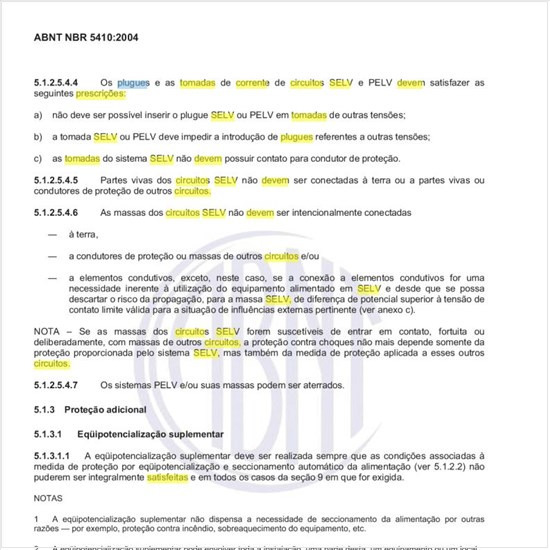 Quais prescrições devem ser satisfeitas pelos plugues e as tomadas de corrente de circuitos SELV e PELV?