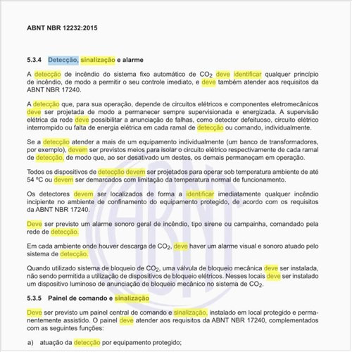 O que deve identificar a detecção, a sinalização e o alarme?