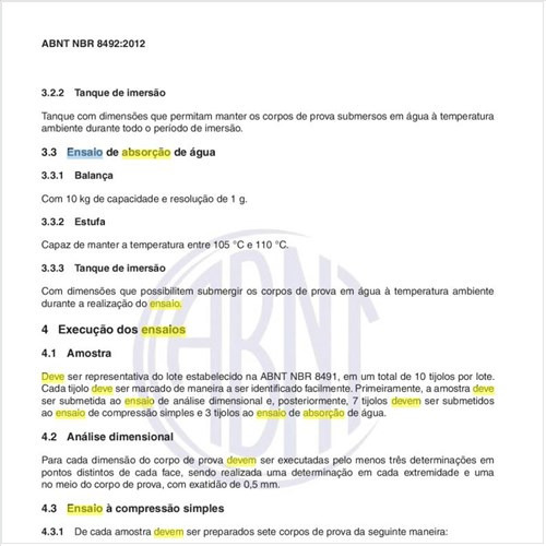Como deve ser executado o ensaio de absorção de água?