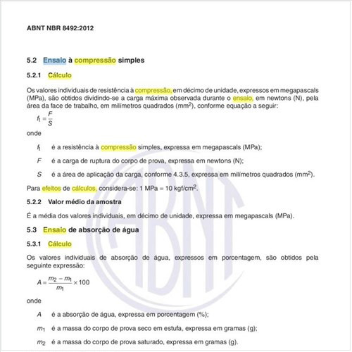 Como deve ser feito o cálculo do ensaio à compressão simples?