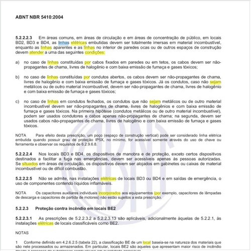 Em que condições é admitido que o local seja percorrido ou atravessado por outras linhas elétricas, além daquelas destinadas a atender pontos situados no local?