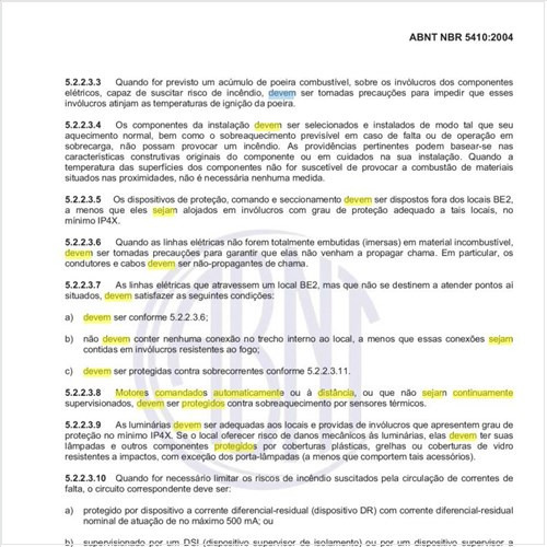 Como devem ser protegidos os motores comandados automaticamente ou à distância, ou que não sejam continuamente supervisionados?
