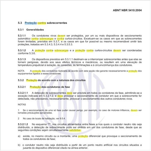 Como deve ser feita a coordenação da proteção contra sobrecargas e a proteção contra curtos-circuitos?