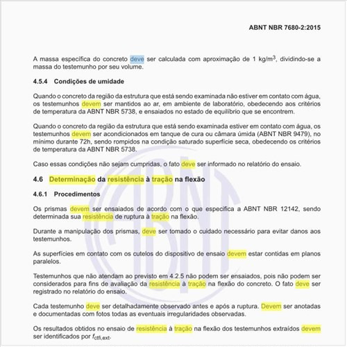 Como deve ser executada a determinação da resistência à tração na flexão?
