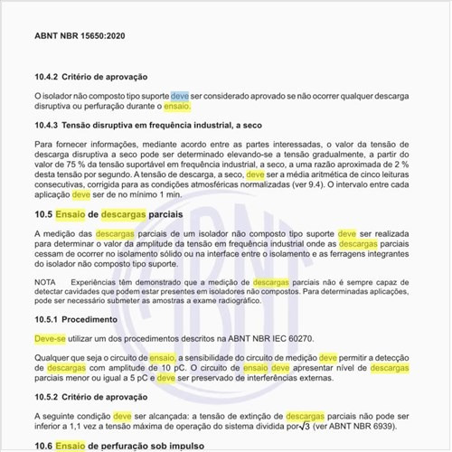 Como deve ser feito o ensaio de descargas parciais?