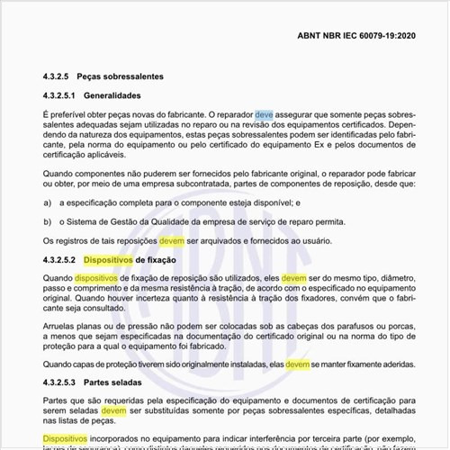 O que deve ser feito em relação aos dispositivos de fixação dos equipamentos?