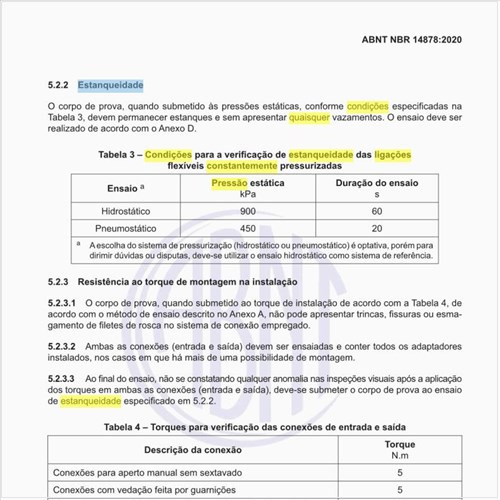 Quais são as condições para a verificação de estanqueidade das ligações flexíveis constantemente pressurizadas?