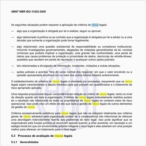 Como deve ser feita a identificação de riscos legais?