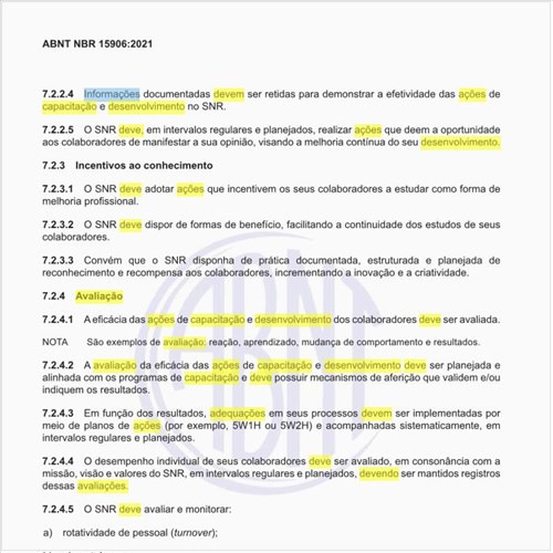 Como deve ser feita a avaliação da eficácia das ações de capacitação e desenvolvimento dos colaboradores?