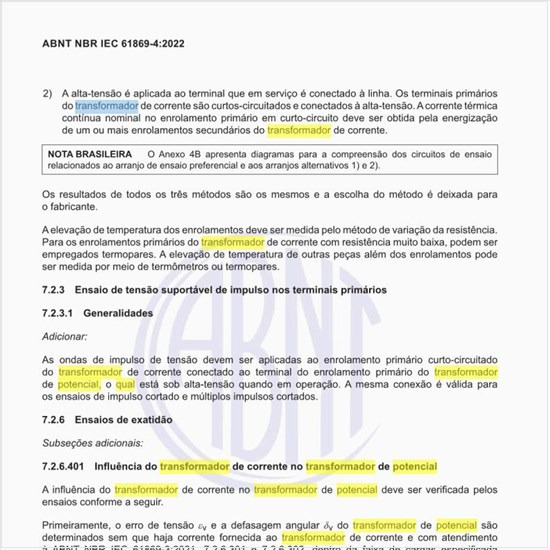 Qual é a influência do transformador de potencial no transformador de corrente?