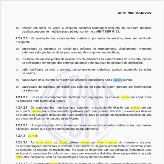Como devem ser dimensionadas as juntas entre as placas pétreas?