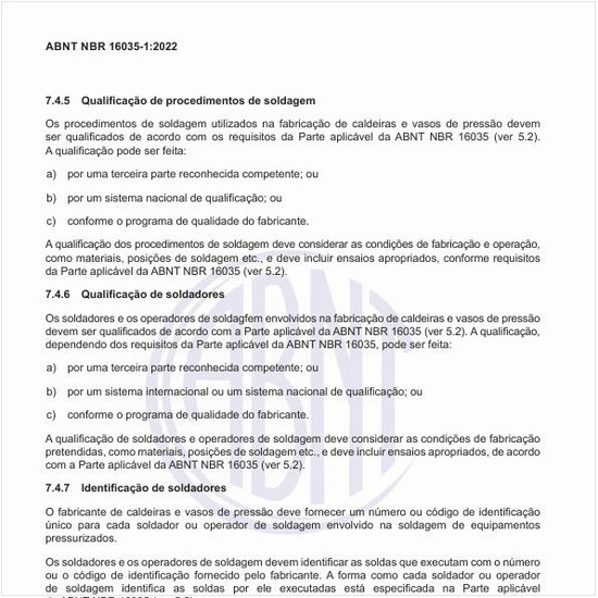 Como deve ser feita a qualificação de procedimentos de soldagem e dos soldadores?