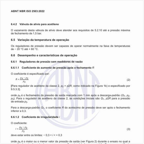 Como deve ser o desempenho e as características de operação dos reguladores?