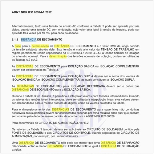 Qual é a base para a determinação da distância de escoamento?