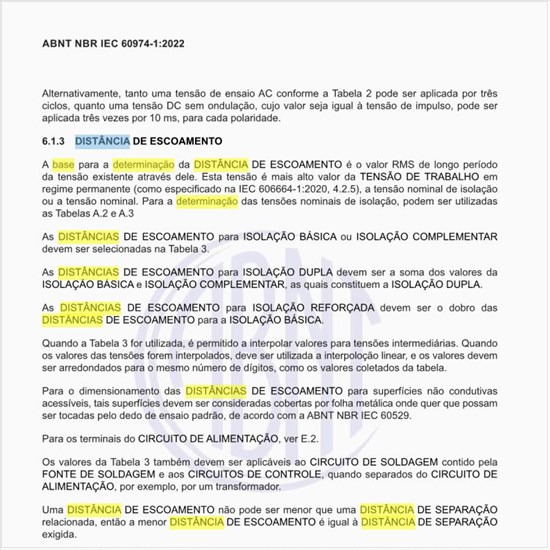 Qual é a base para a determinação da distância de escoamento?