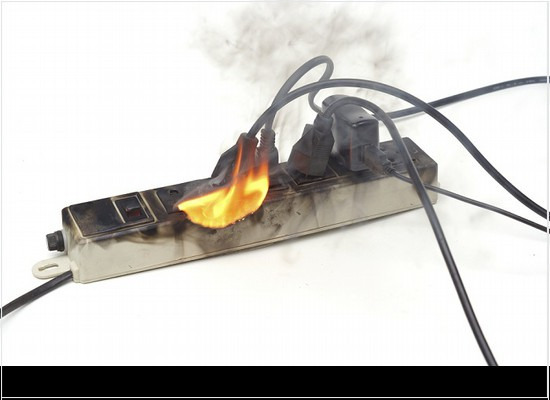 IEC 60909-0: cálculo de correntes de curto-circuito em sistemas trifásicos