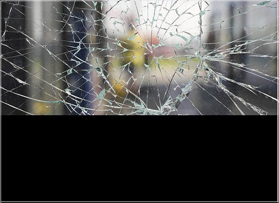 A importância da NBR 7199 para evitar acidentes fatais com portas de vidro